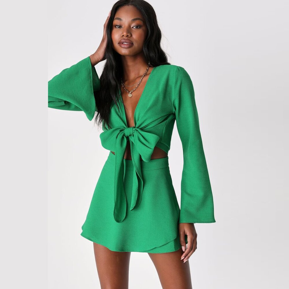 NWT Lulus Green Tie-Front 2-piece Set Long Sleeve Crop Top + Skort